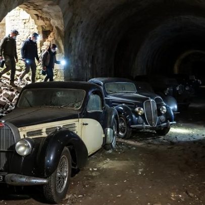 Coleção de 50 carros de luxo de 1930 em túnel sob castelo atrai leiloeiros
