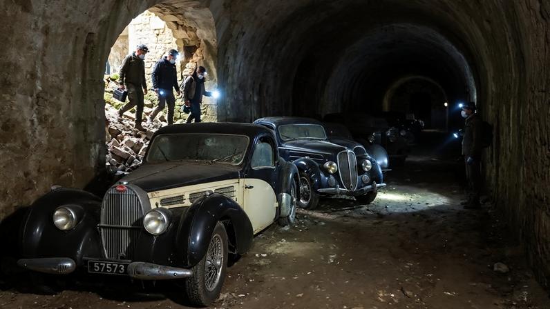 Coleção de 50 carros de luxo de 1930 em túnel sob castelo atrai leiloeiros