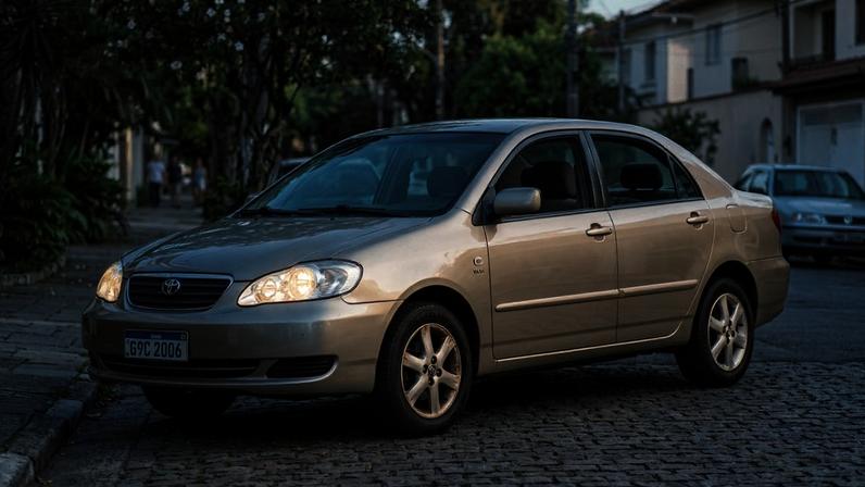 Veículo japonês fabricado em 2006 que mantém alta durabilidade mecânica e conforto em vias urbanas