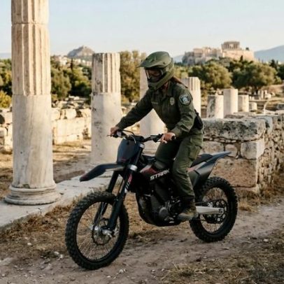 Moto elétrica de alto torque patrulha ruínas sagradas sem poluição sonora