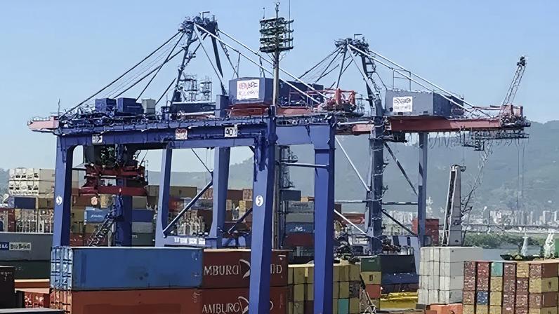 PF combate esquema de R$ 86 bi no Porto do Rio; servidores são afastados
