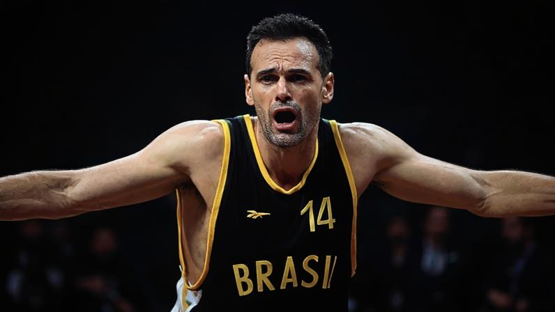 Oscar Schmidt durante jogo da seleção brasileira (Foto: Divulgação/FIBA)