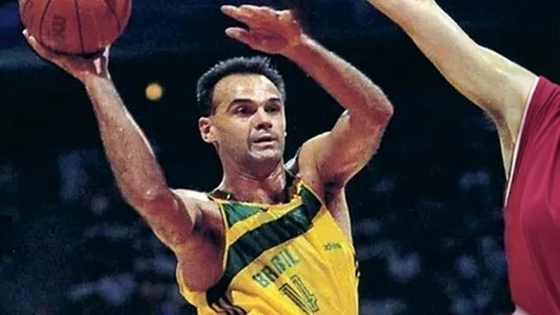 Oscar Schmidt durante jogo de basquete pela Seleção Brasileira