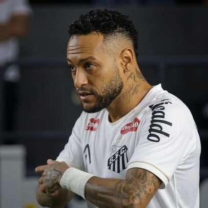 Neymar discute com torcedores após vexame contra reservas do Recoleta
