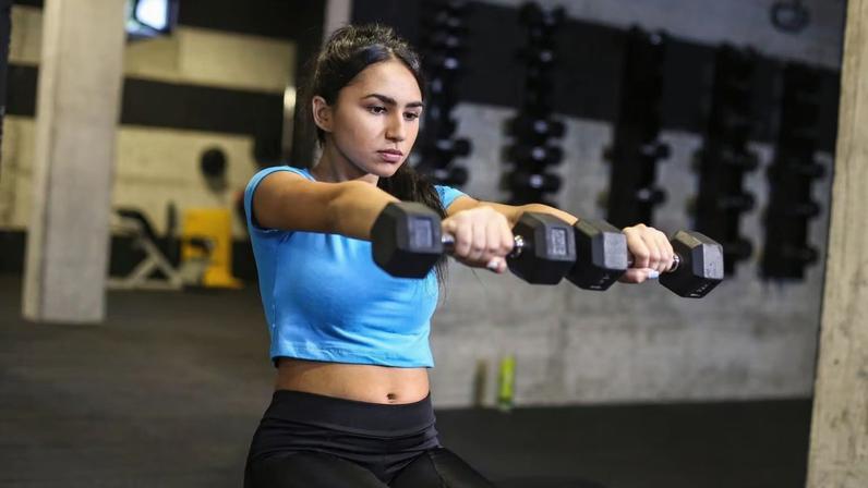 Seis exercícios para ombros fortalecem e definem