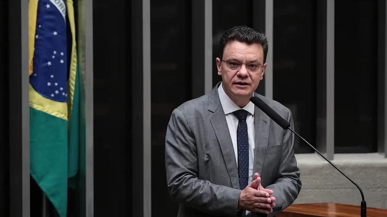 Odair teve apoio do presidente da Câmara, Hugo Motta (Republicanos-PB)