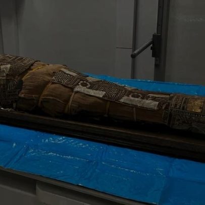 Estudo revela objeto misterioso no peito de múmia infantil egípcia