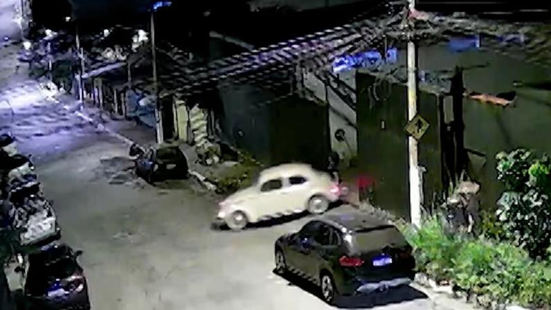 Criminosos roubam carros antigos na zona Norte de São Paulo