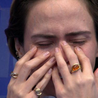 Ana Paula chora ao saber da morte do pai dentro do BBB 26