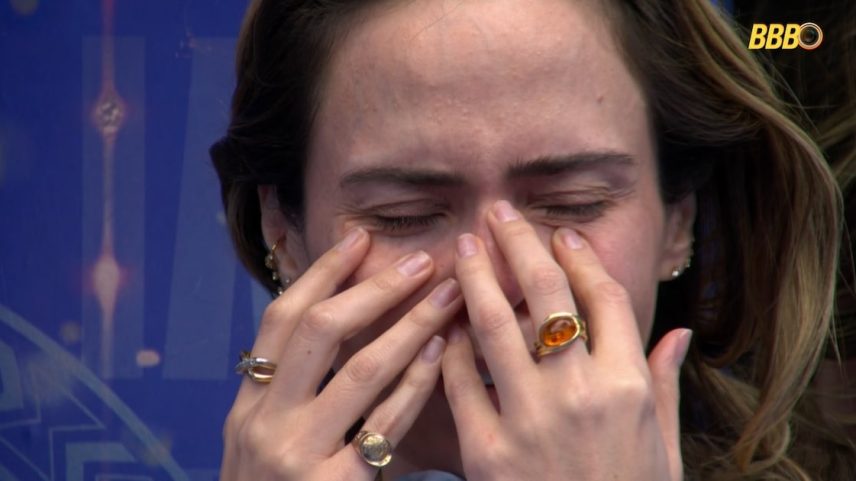 Ana Paula Renault chora a morte do pai