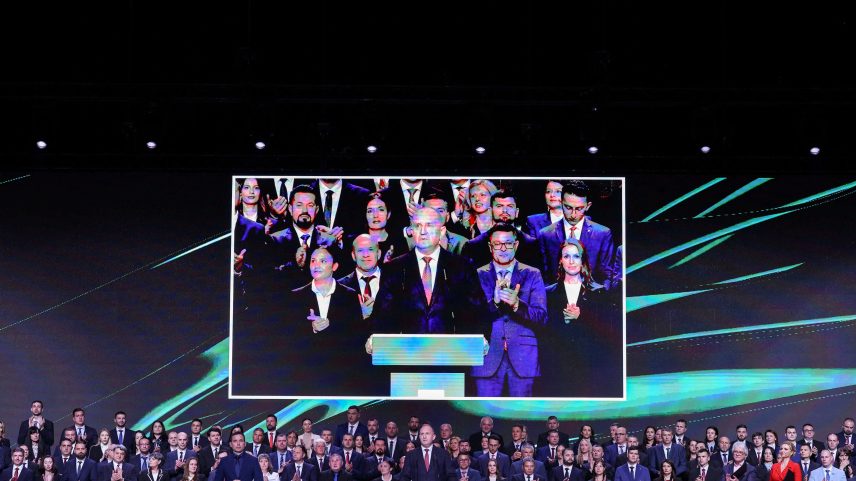 Coalizão centro-esquerda é liderada pelo ex-presidente Rumen Radev