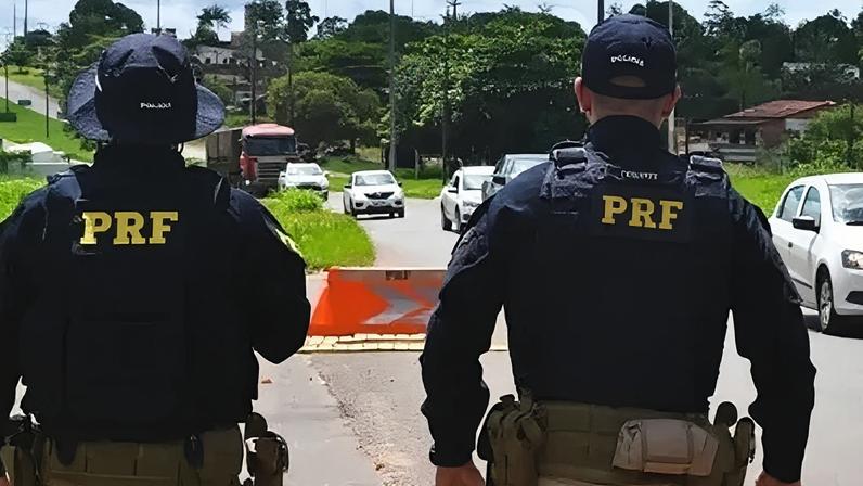 Policiais da PRF.