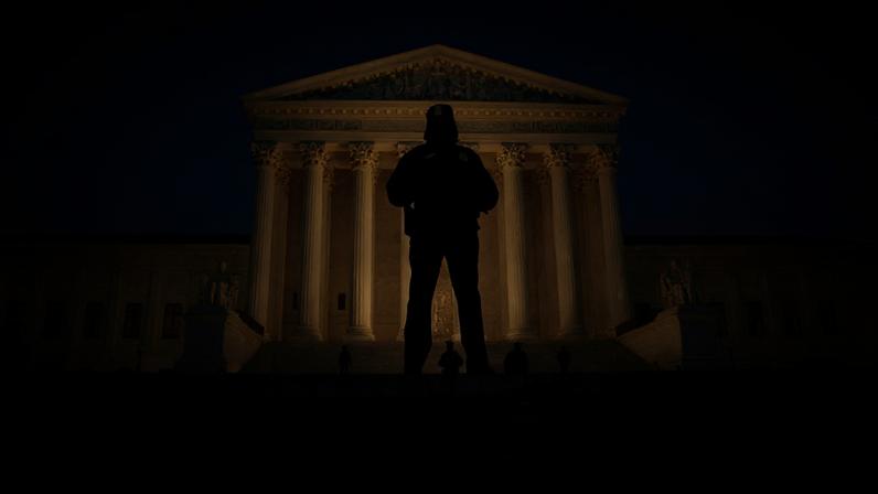 Quando a Suprema Corte suspendeu o Plano de Energia Limpa, os juízes agiram antes que qualquer outro tribunal tivesse se pronunciado sobre sua legalidade. Foi o nascimento do "processo paralelo" que agora é utilizado rotineiramente Foto: Zach Gibson/The New York Times