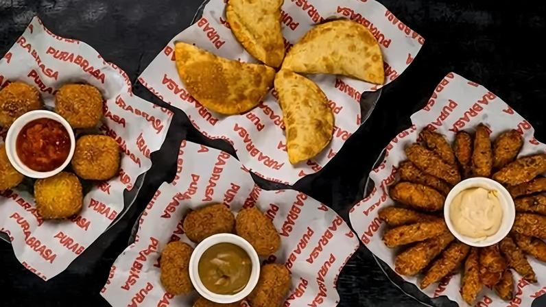 Purinha serve petiscos grelhados, acepipes e chope gelado