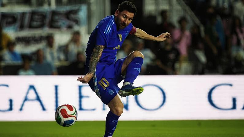 Lionel Messi em partida amistosa da Argentina contra Porto Rico.