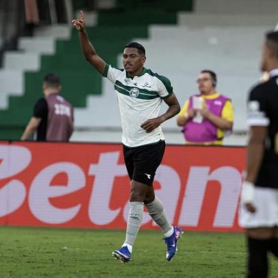 Coritiba vence Atlético-MG ao explorar falhas defensivas