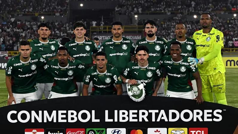 Palmeiras empatou com o Junior na estreia da Libertadores (Foto: Luis ACOSTA / AFP)