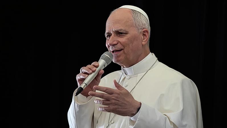 Papa Leão XIV faz pronunciamento durante voo para Angola