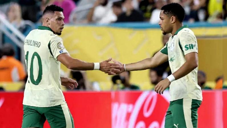 Paulinho e Vitor Roque, atacantes do Palmeiras (Foto: Cesar Greco/Palmeiras/by Canon)