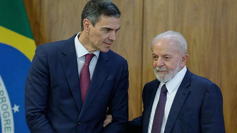 O presidente do governo da Espanha, Pedro Sánchez, em cerimônia no Palácio do Planalto. O principal assunto em pauta é o acordo entre o Mercosul e a União Europeia. O petista tentará avançar nas negociações. Foi a 1ª visita de Sánchez desde que Lula tomou posse
