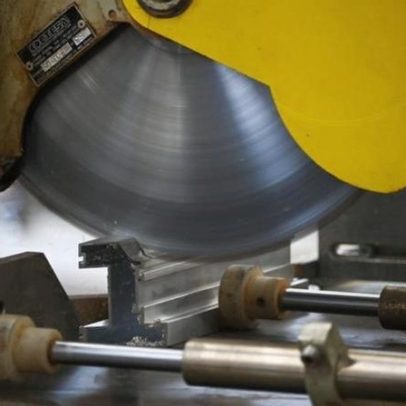 Indústria nacional avança 0,9% em fevereiro