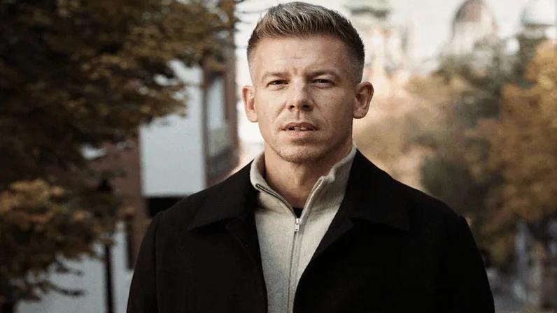 Magyar também agradeceu aos eleitores: “Obrigado, Hungria”, em referência ao desempenho eleitoral de seu partido, o Tisza