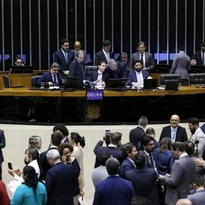 Câmara cria comissão para analisar PEC que prevê fim da escala 6x1