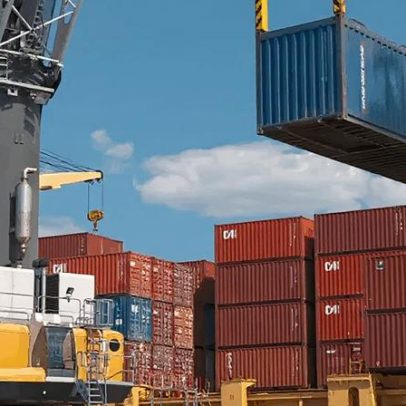 Atividade industrial da China cresce novamente em março