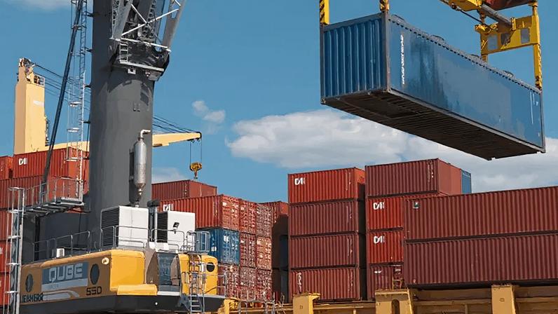 Atividade industrial da China cresce novamente em março