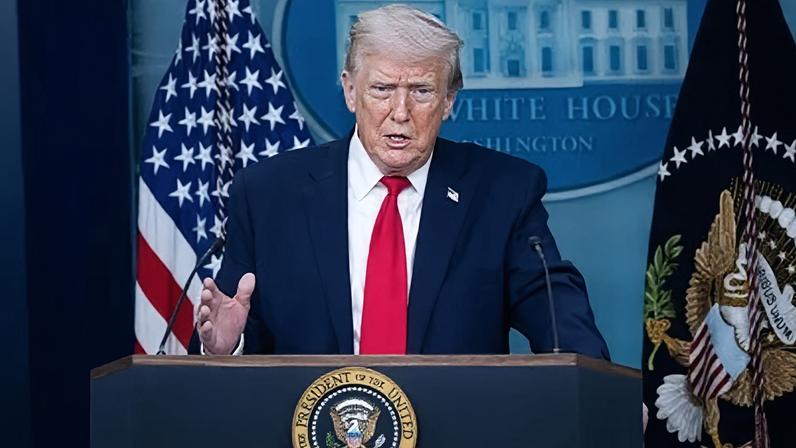Presidente Donald Trump participa de coletiva de imprensa da Casa Branca