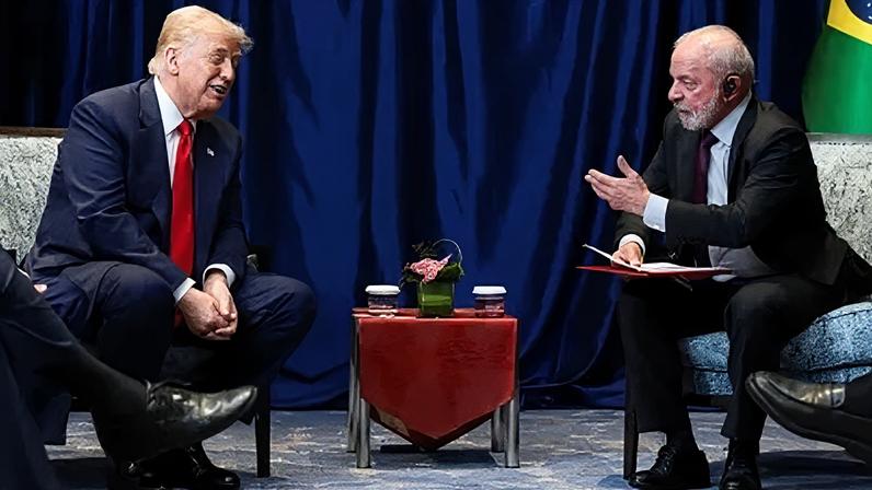 Presidente Luiz Inácio Lula da Silva durante reunião com presidente dos EUA, Donald Trump, em Kuala Lumpur, na Malásia