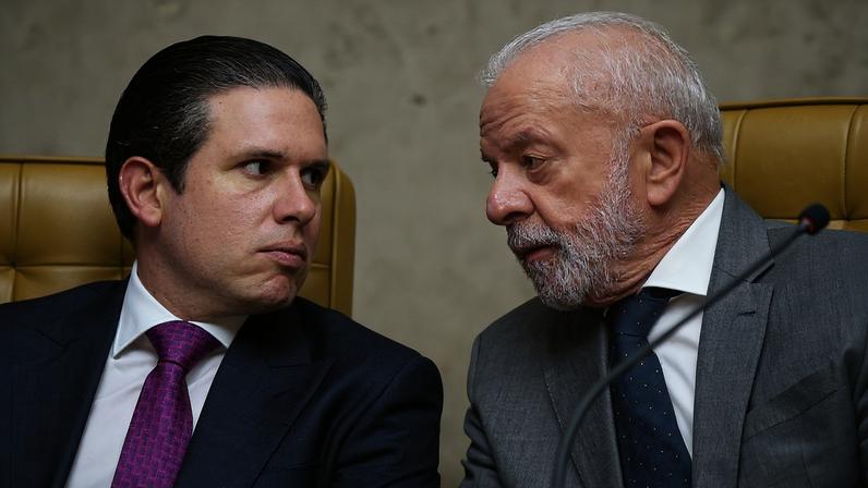 Imagem colorida do presidente Lula e do presidente da Câmara, Hugo Motta, no STF - Metrópoles