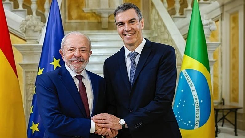 Presidente da República, Luiz Inácio Lula da Silva, durante cerimônia oficial de chegada. Jardins do Palácio de Pedralbes, Espanha