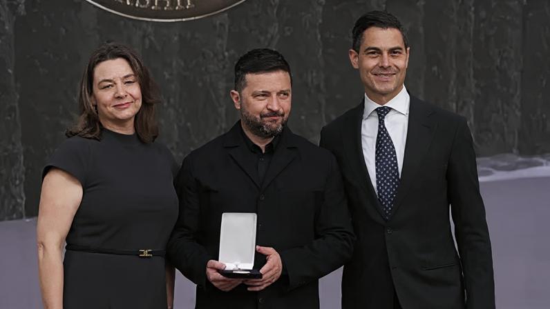 Presidente da Ucrânia, Volodymyr Zelensky, recebe prêmio na Holanda pela luta da Ucrânia pela liberdade