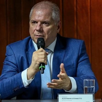 Ex-presidente do INSS, preso, terá defesa de advogado alinhado ao governo