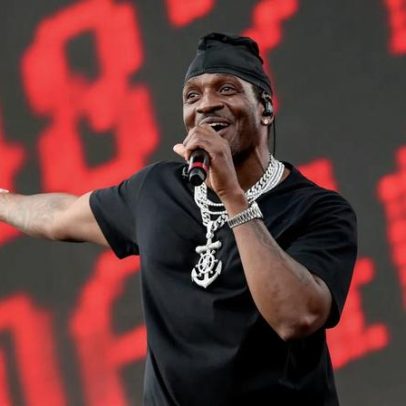 Clipse apresenta hip-hop reflexivo no Coachella com apoio de Travis Barker