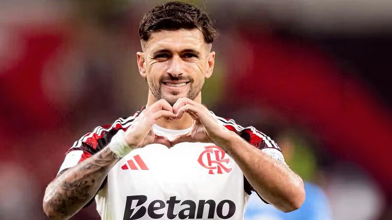 Arrascaeta está prestes a se tornar o estrangeiro com mais partidas pelo Flamengo