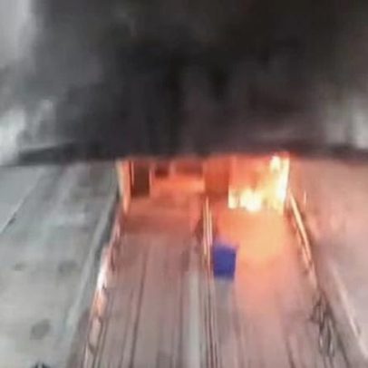 Estação do BRT Magalhães Bastos pega fogo na zona oeste do Rio