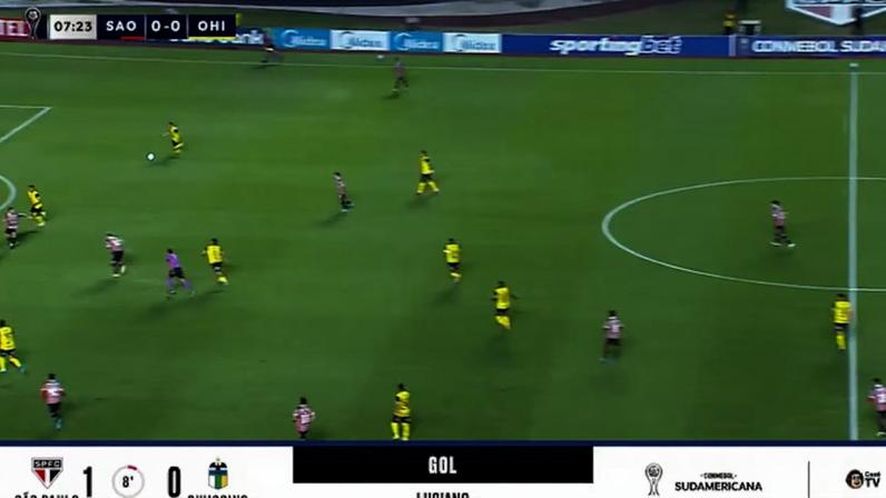 Luciano celebra seu gol na partida contra o Deportivo Riestra