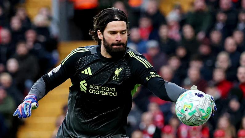 Alisson pode ficar fora da Copa, Liverpool atualiza sobre lesão do goleiro