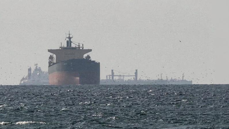 Cerca de 20% dos fluxos de petróleo bruto e gás natural liquefeito do mundo passam por Ormuz