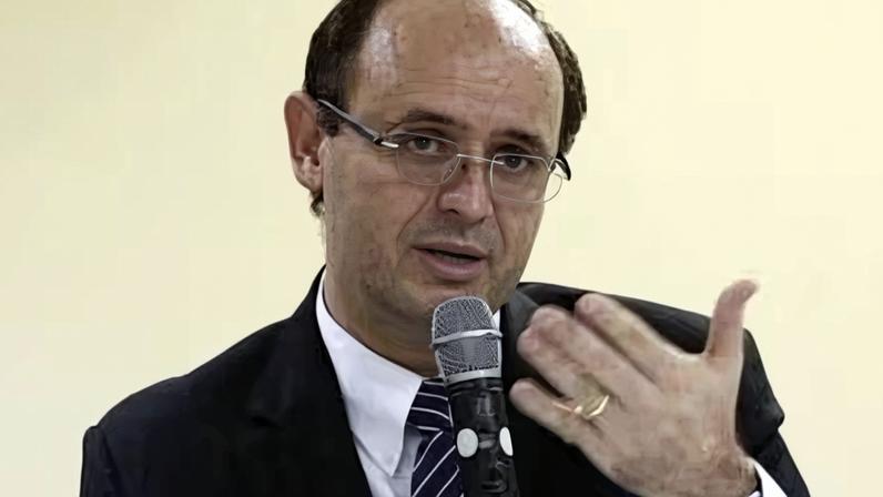 Tribunal investiga a origem dos recursos utilizados para o pagamento de 95 livros didáticos