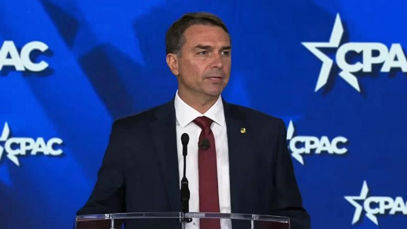 'Brasil é solução dos EUA para quebrar dependência da China por minerais', disse Flávio Bolsonaro
