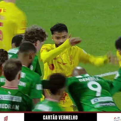 Al Ettifaq e Al Qadisiya empatam 1 a 1 com expulsão de Duda