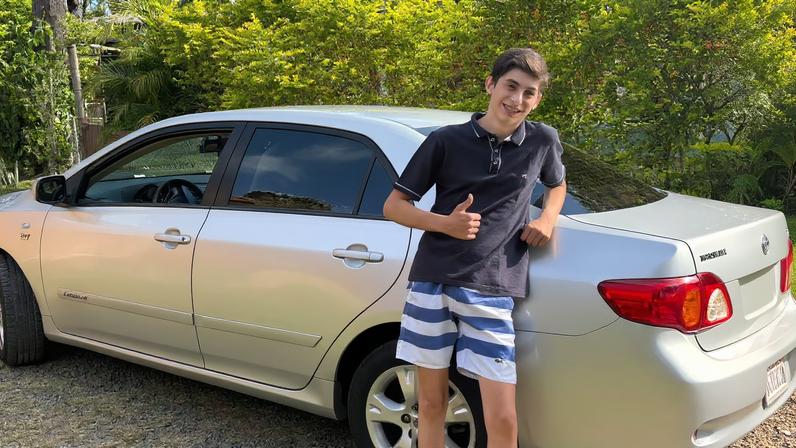 Carro reúne três gerações da mesma família