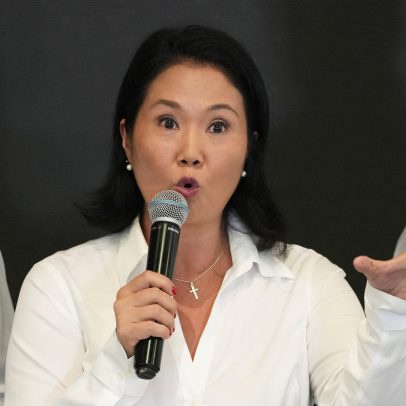 Peru prorroga votação; Keiko Fujimori lidera a corrida presidencial