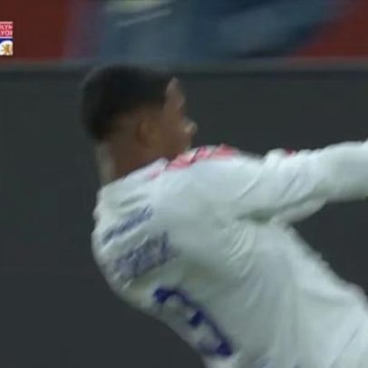 Endrick decide com gol e assistência, Lyon vence PSG