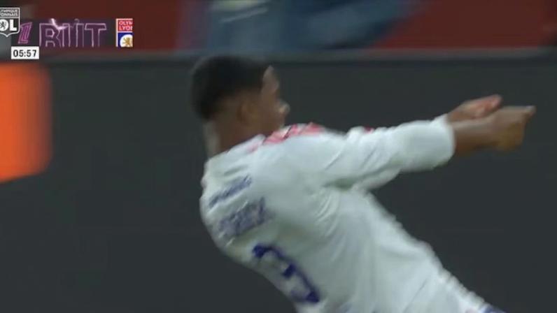 Endrick decide com gol e assistência, Lyon vence PSG