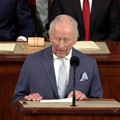 Discurso de Charles III reduz tensão diplomática, aponta professor