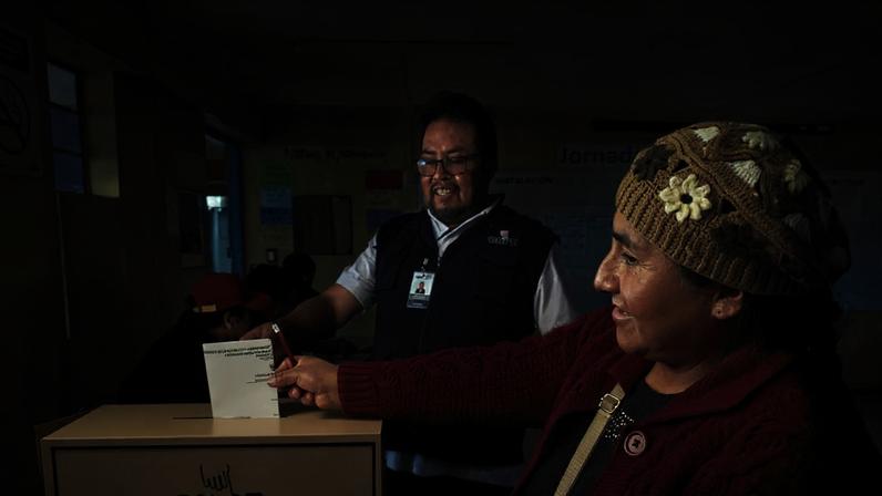 Mais de duas semanas após a votação, mais de 4% dos votos continuam sem ser contados devido a contestações (Foto: ONPE)